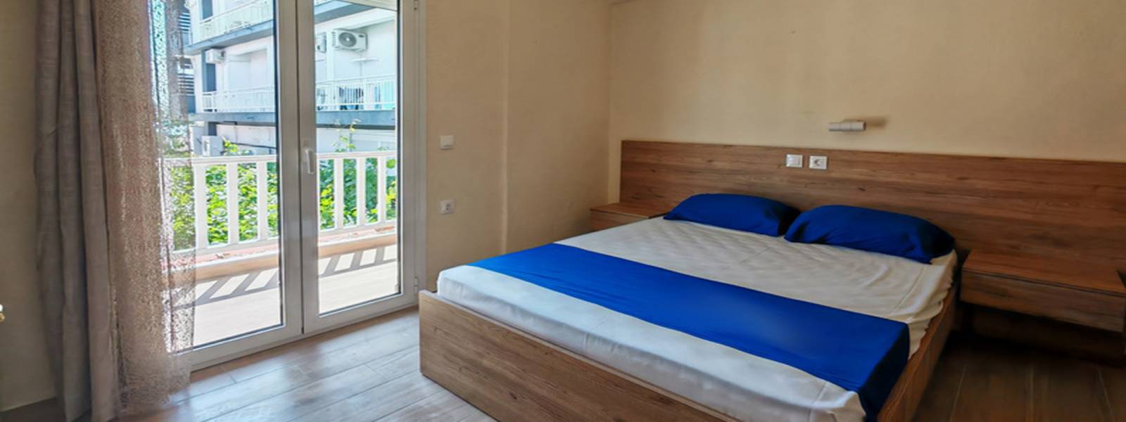 Φλώρα Rooms and Studios